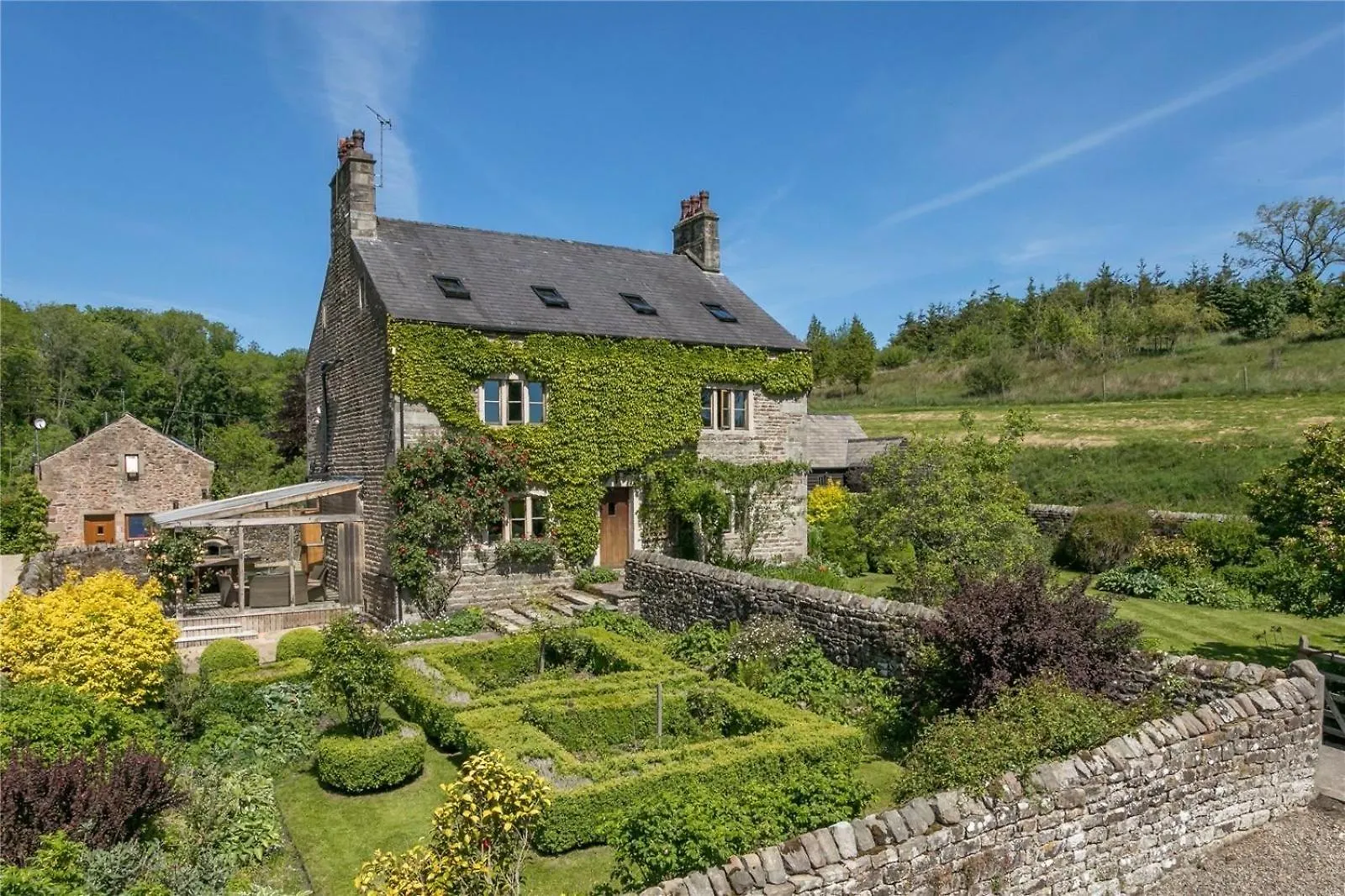 Large Country Farmhouse Waddington
