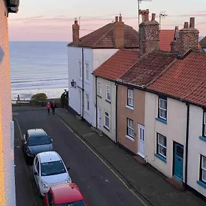  Holiday home Lilly's Cottage, Filey, Sleeps 8